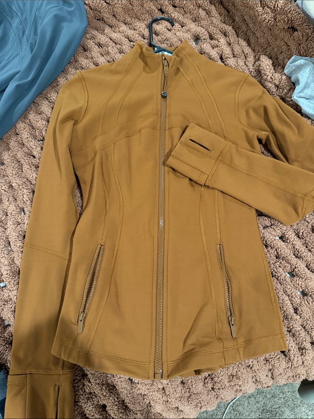 Lululemon Define size 4 zip